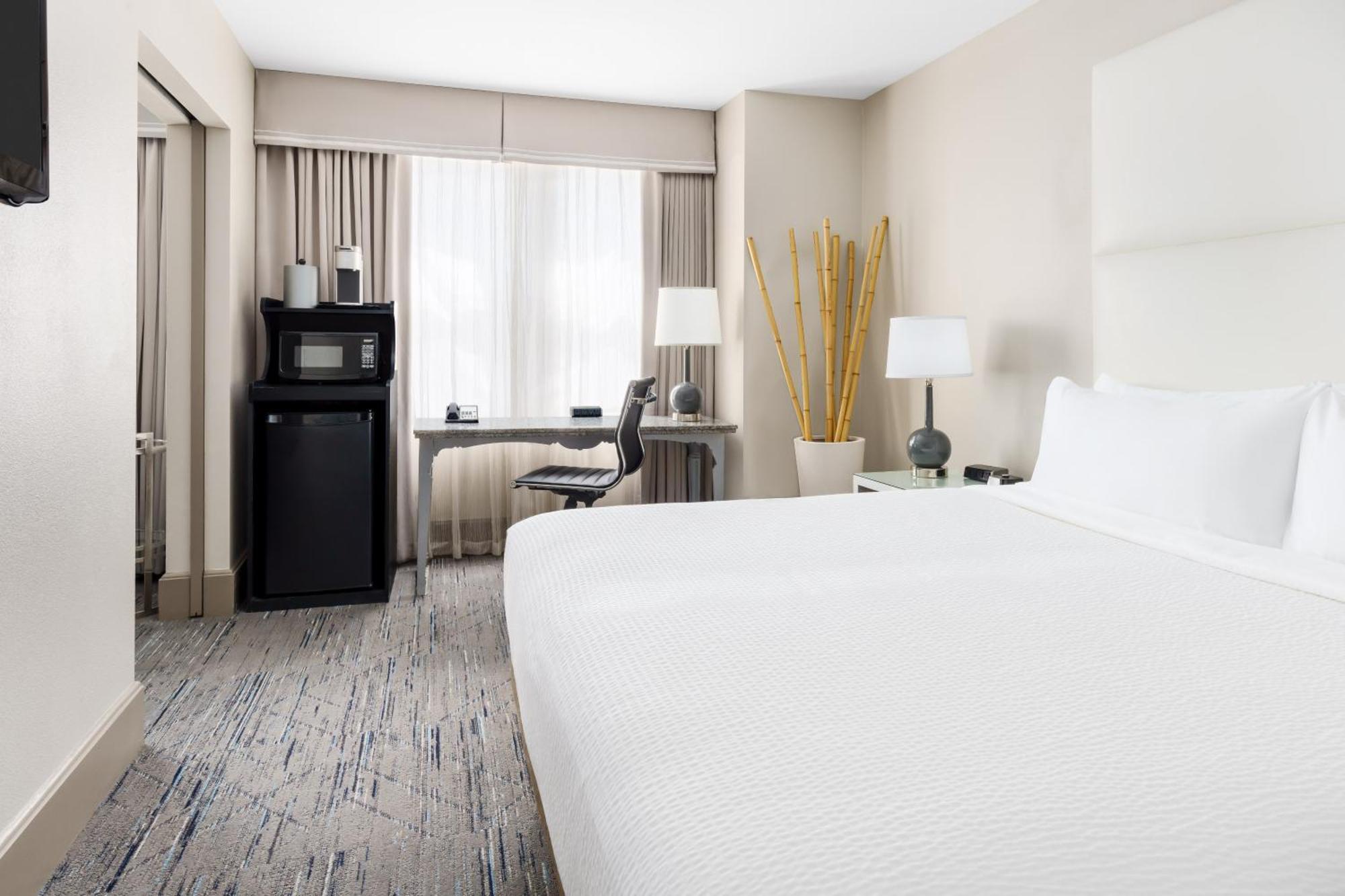 Holiday Inn Express Chicago - Magnificent Mile By Ihg Exterior photo