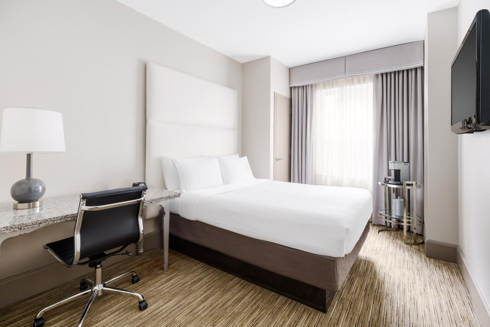 Holiday Inn Express Chicago - Magnificent Mile By Ihg Exterior photo