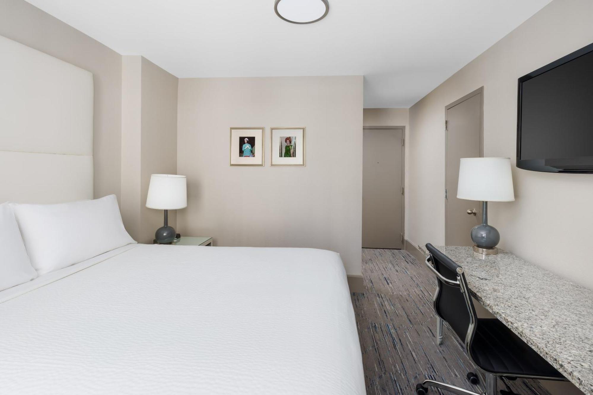 Holiday Inn Express Chicago - Magnificent Mile By Ihg Exterior photo