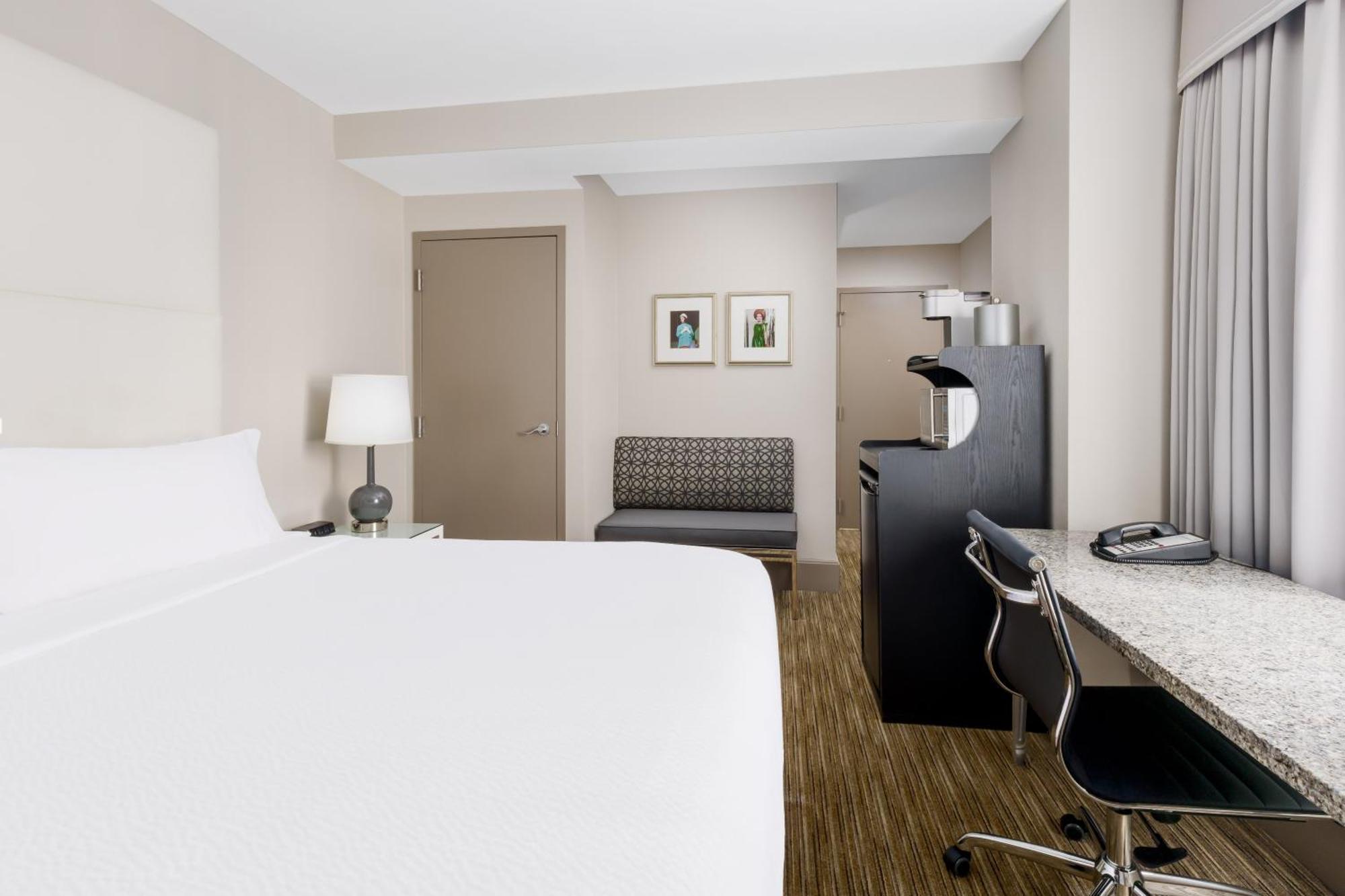 Holiday Inn Express Chicago - Magnificent Mile By Ihg Exterior photo