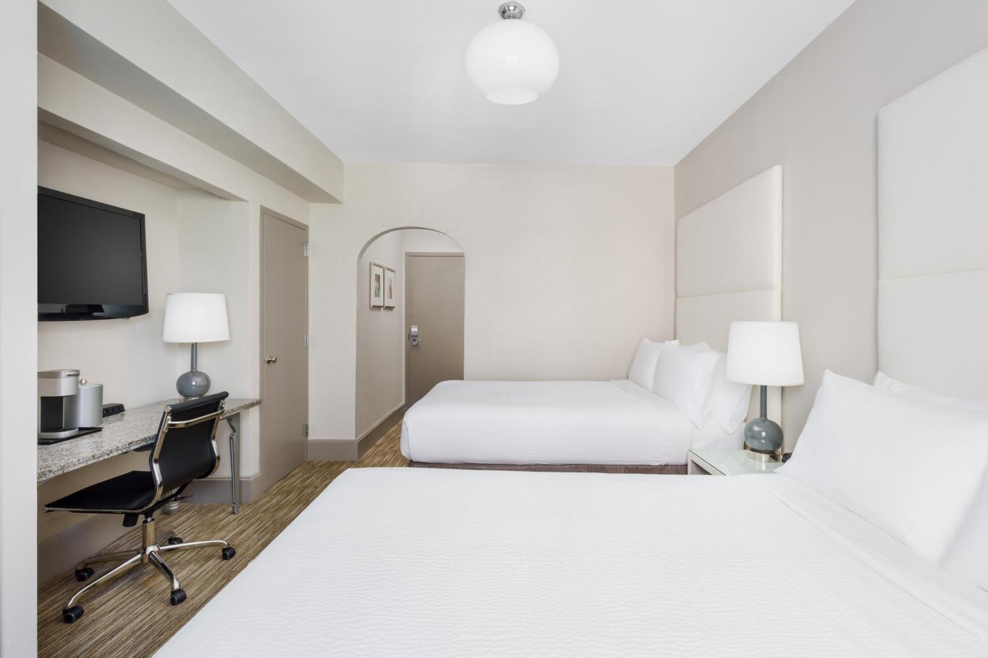 Holiday Inn Express Chicago - Magnificent Mile By Ihg Exterior photo