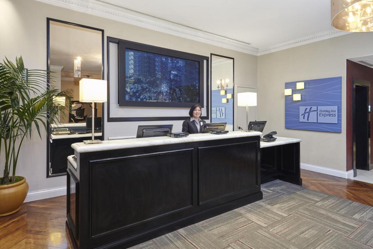 Holiday Inn Express Chicago - Magnificent Mile By Ihg Exterior photo
